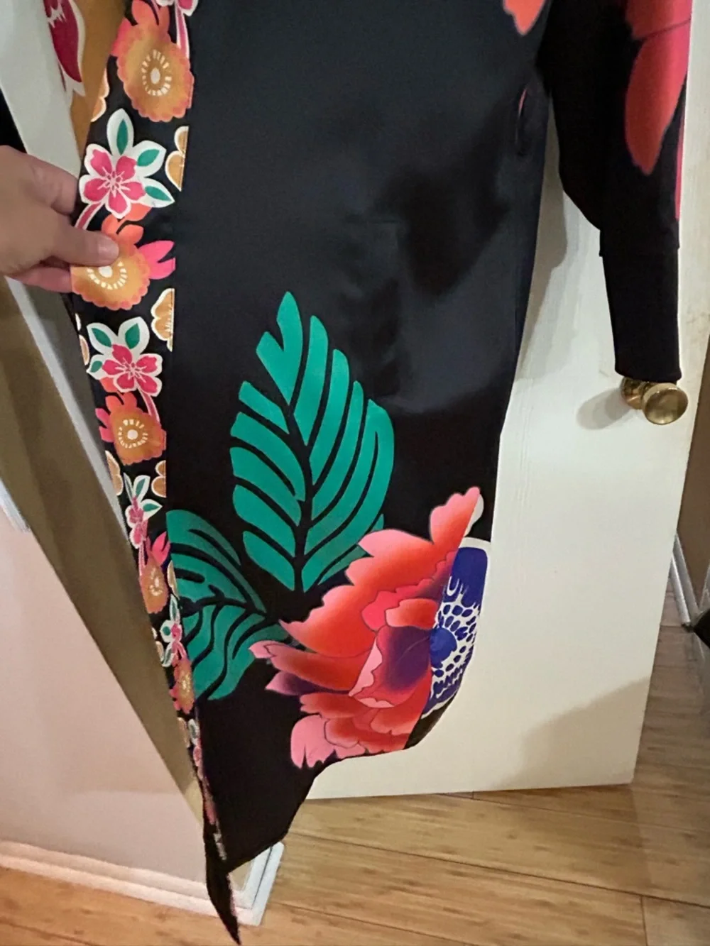 Misa Hylton and INC collaboration Floral Kimono Robe with Bold Multicolor Print - Picture 6 of 9